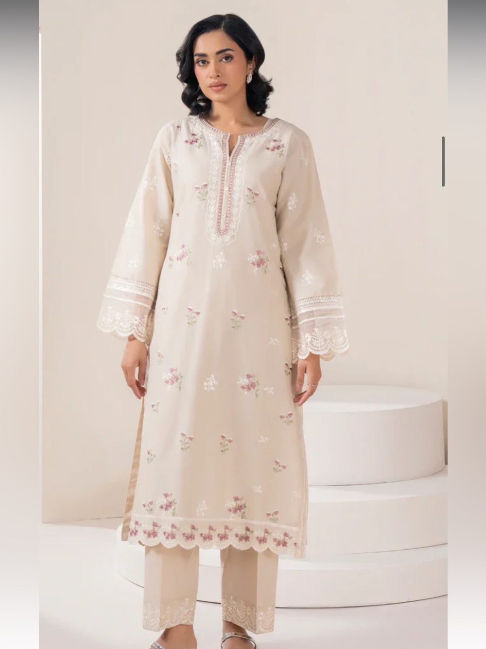 Limelight Elegant Cream beige Embroidered Kurta Set - kameez & shalwar size M